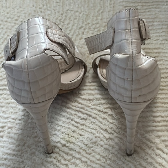 Vince Camuto Farella porcelain smooth crick ankle strap sandals heels Sz 6 1/2 - Picture 7 of 11